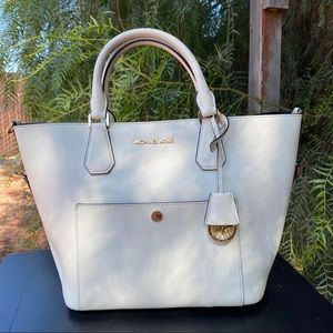 Michael Kors Greenwich Bucket Handbag 👜